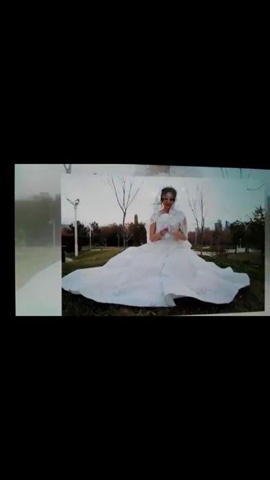 Платье срочно продам