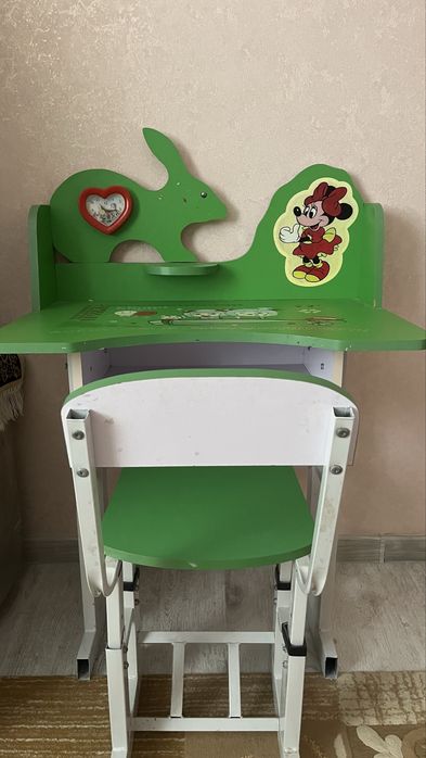 Детский стол в хорошем состояний