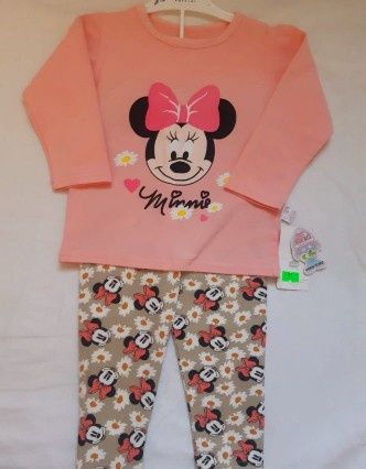 Продам новые костюмы на девочку.