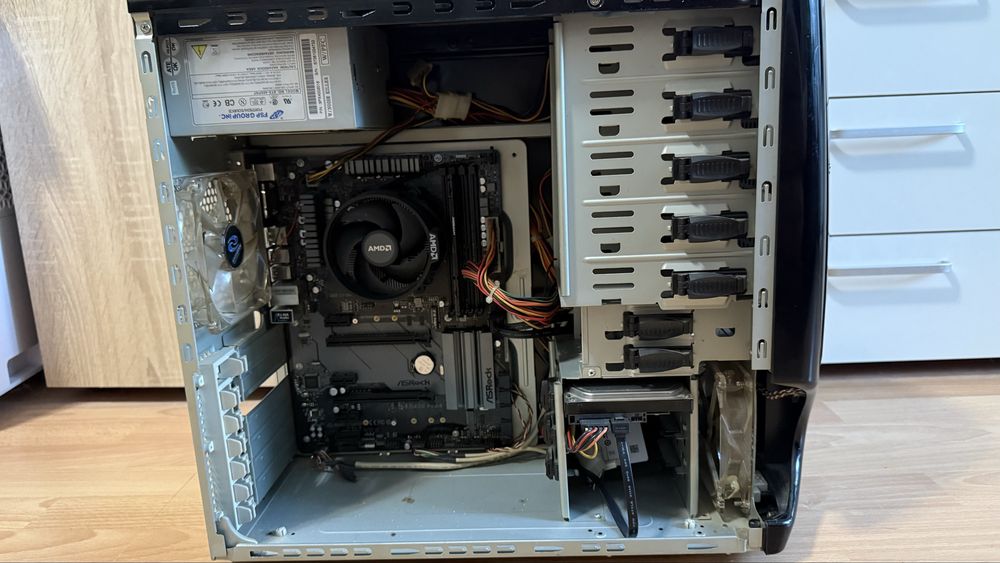 Компютър с Ryzen 3 2200G