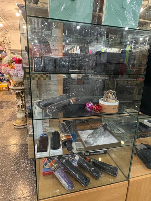 Витрина дерево стекло