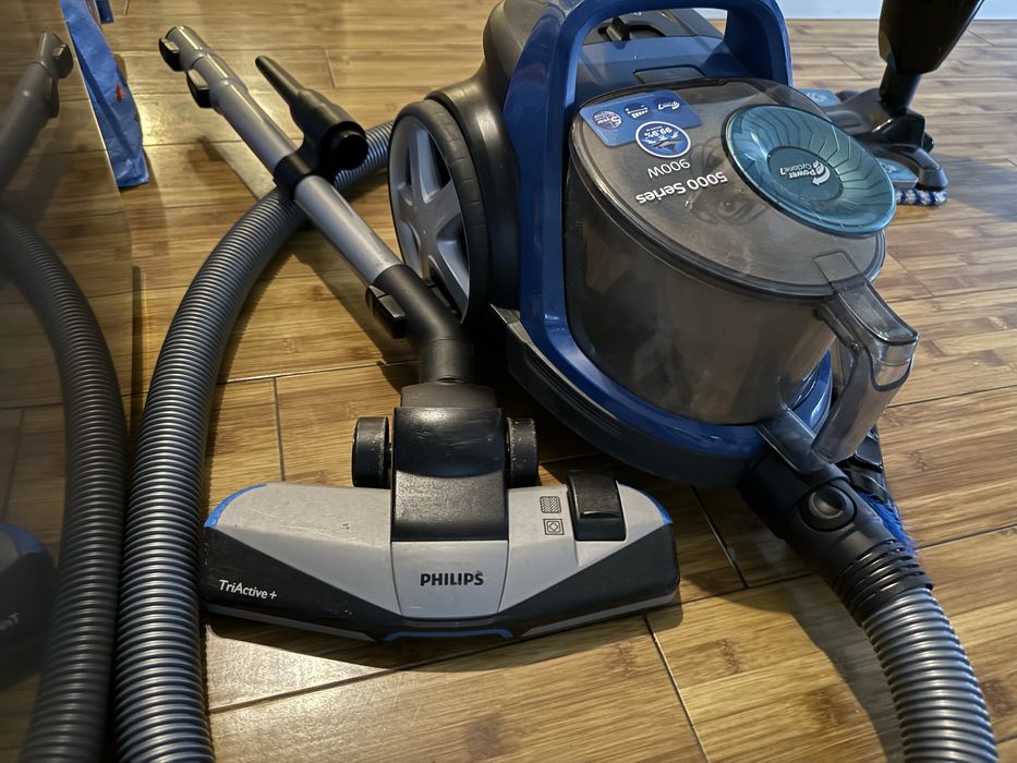 Aspirator fără sac Philips PowerCyclone – 900W