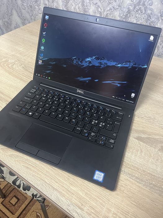 Vând Dell Latitude 7390, i7 generația 8, 8GB RAM, SSD 256GB