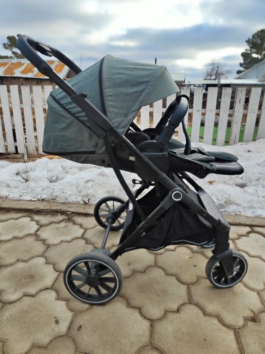 Продам прогулочную коляску