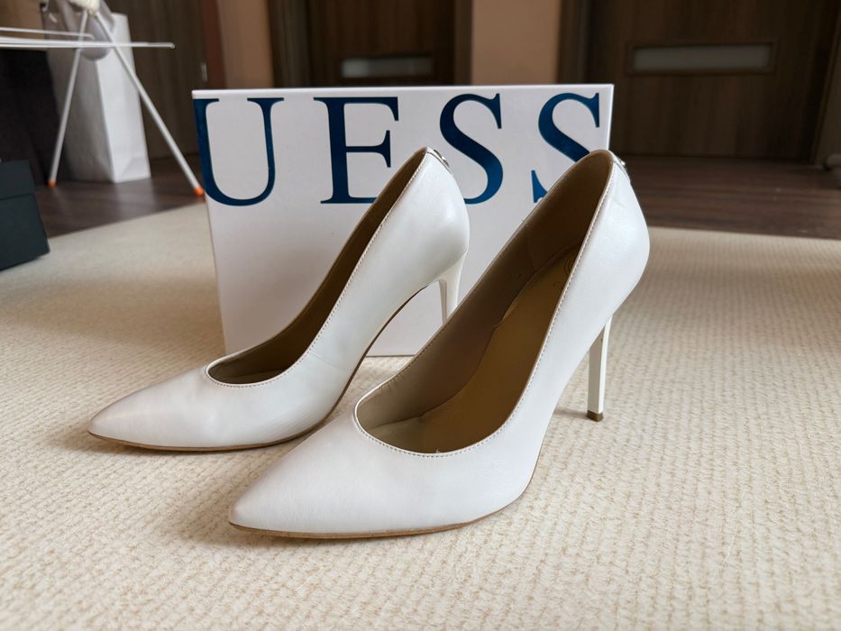 Обувки " Guess "