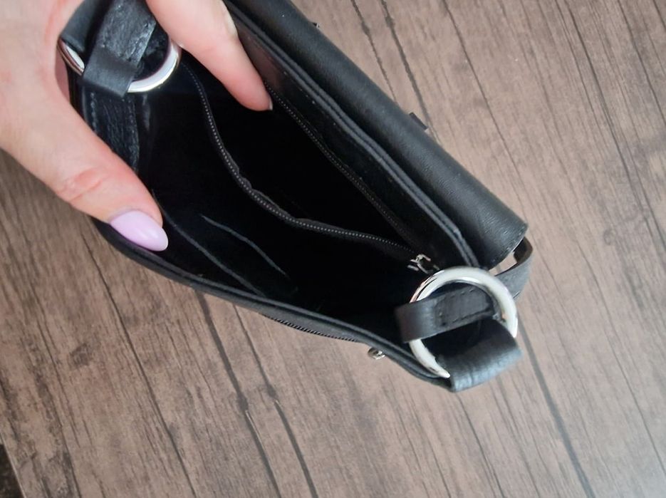 Страхотна мъжка кожена чанта 
размери 22см х 26см х 4см , цена бО