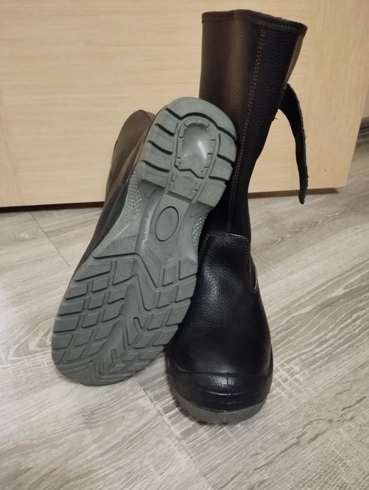 Продам новые Сапоги