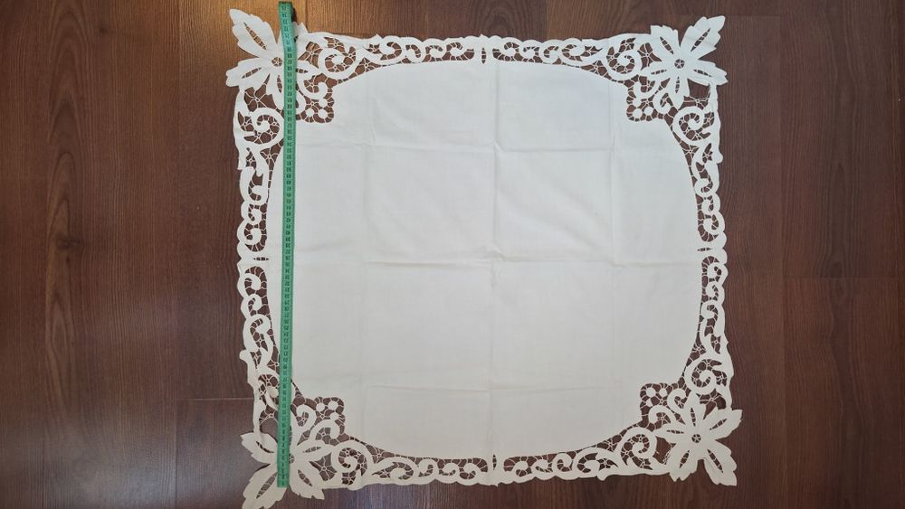 Покривка за маса, рязана бродерия 74х74см