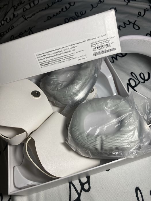 Casti Airpods Max desigilate noi noute