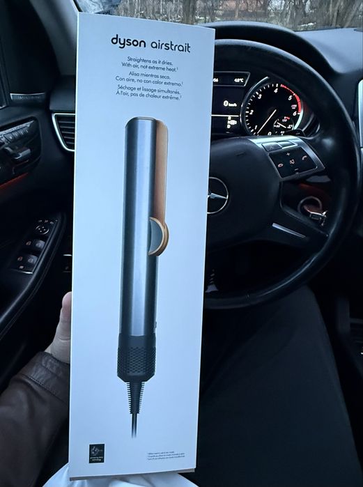 dyson airstrait чисто нов  !