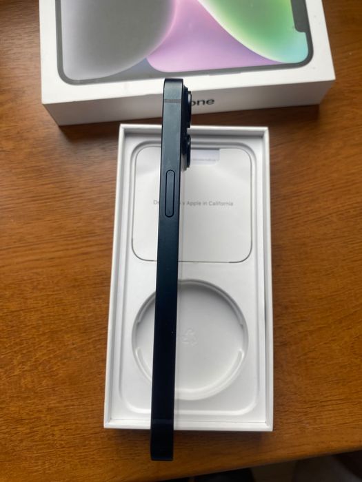 iPhone 14 идиал коробка есть