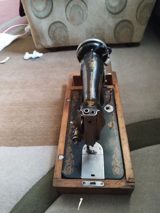 Продам швейную машину