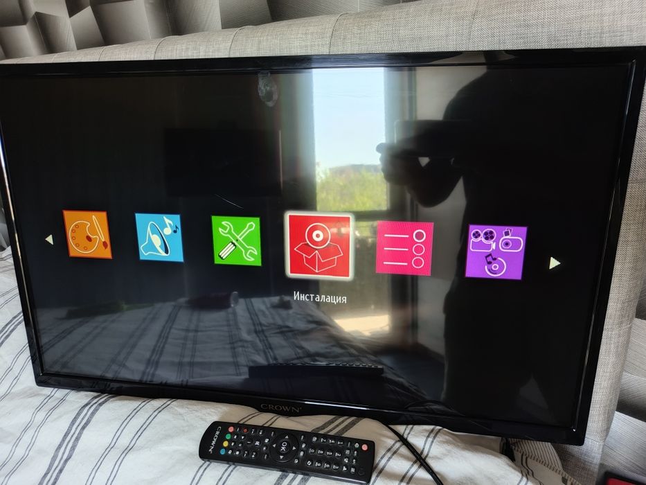 Лед телевизор Crown 32"