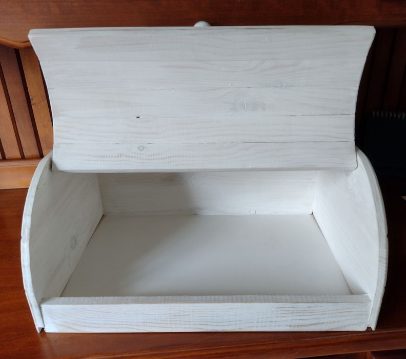 Кутия  за  хляб.