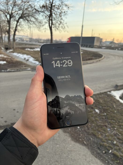 Продам Айфон 8 плюс