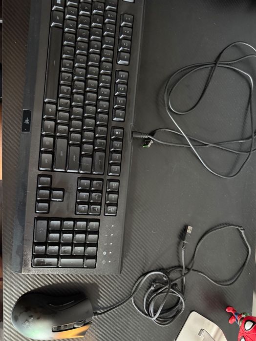 Клавиатура и мишка на Razer