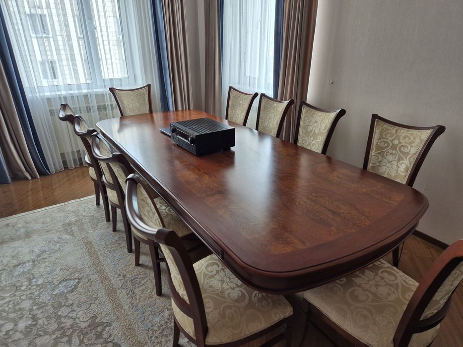 Продам Стол и 10 стульев.