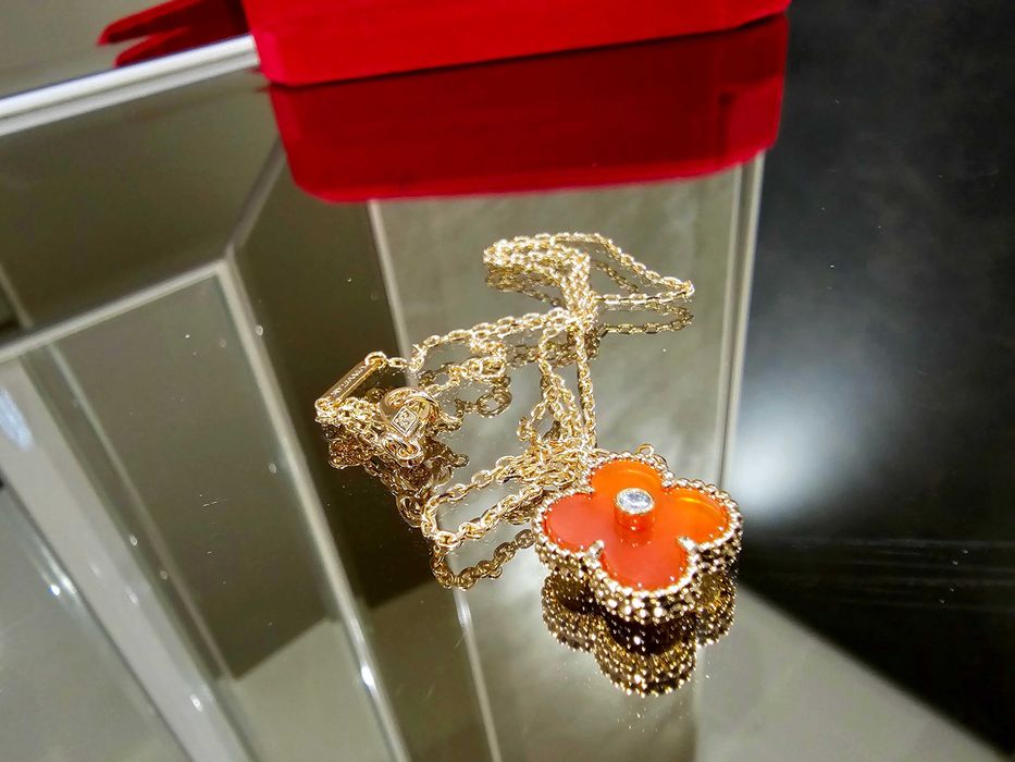 Van Cleef & Arpels VCA Rose Red Alhambra Diamond Clover Дамско Колие