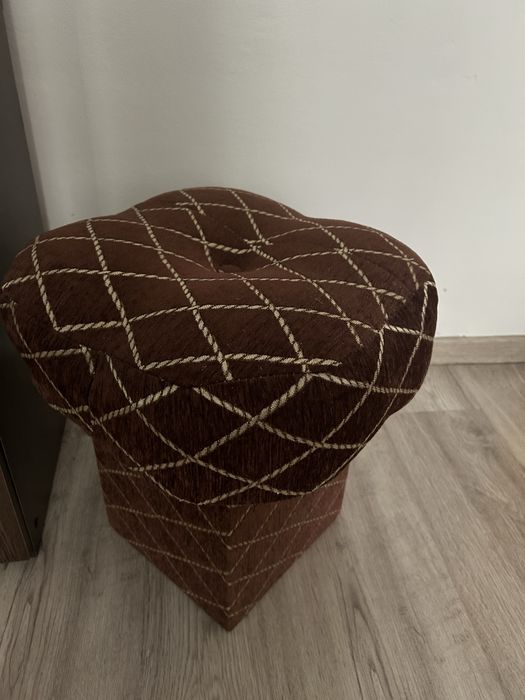 Masuță de machiaj cu scaun