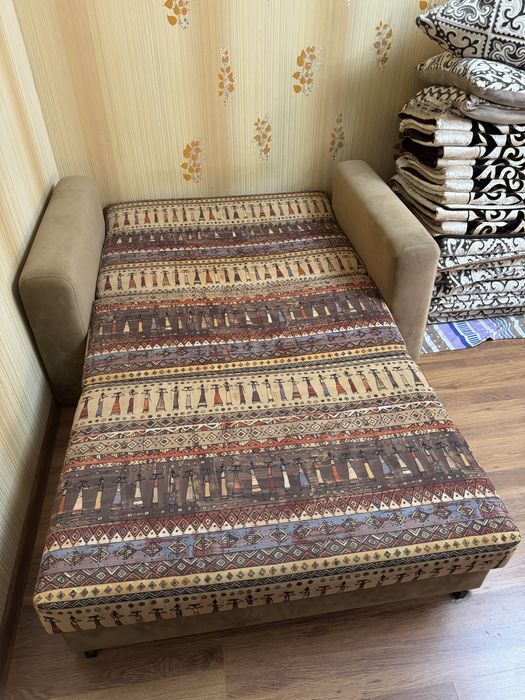 Диван расскрадной, очень удобный, срочно продам
