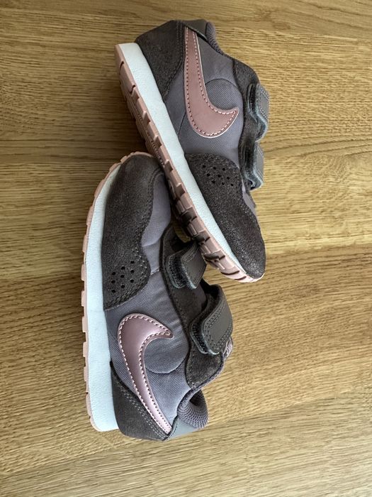 маратонки nike