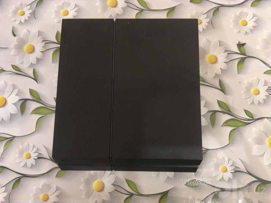 PlayStation 4 на 1tb с джстиком и 6 играми