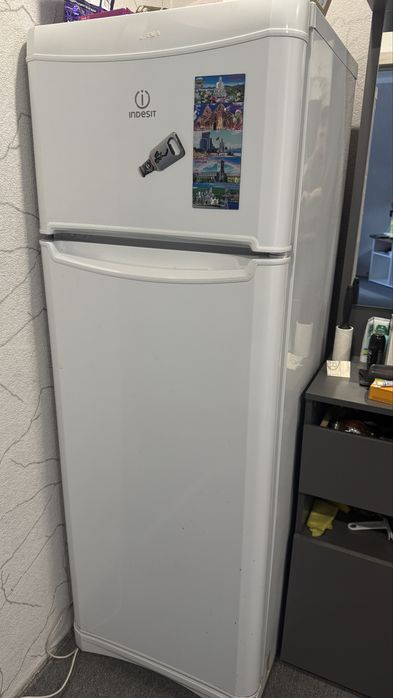 Продам в связи с переездом холодильник, диван, соковыжималку