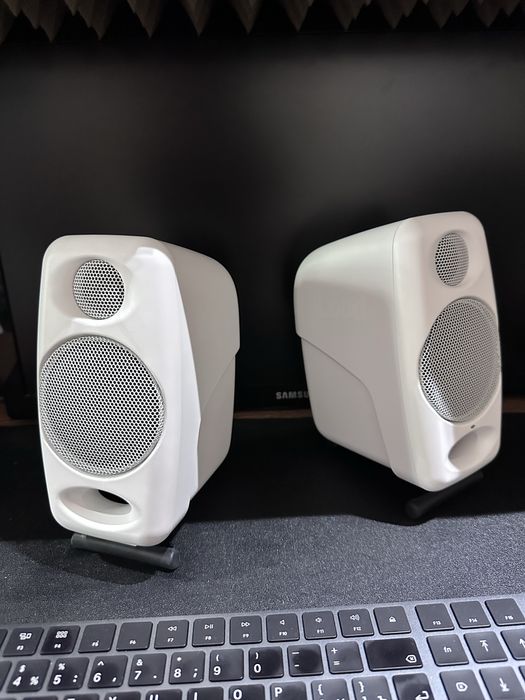 Студийные мониторы IK Multimedia iLoud Micro Monitor White Edition