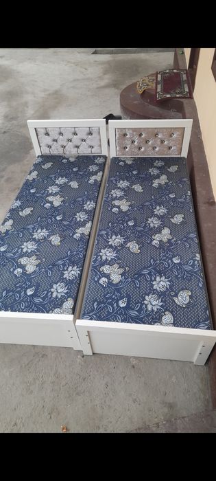 Yakkalik va juft bo'luvchi spalniy mebel