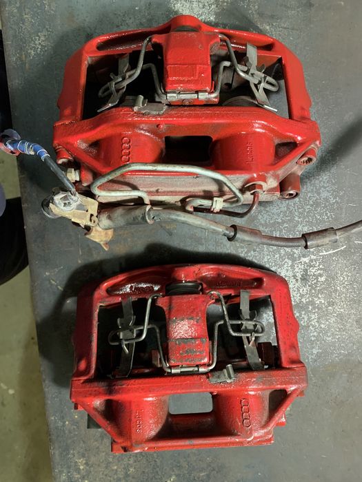 Продам перед.Суппорта на Ауди А8 D2