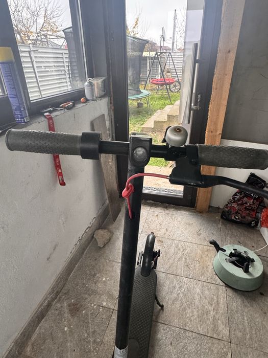 Vand trotineta electrica cu incarcator