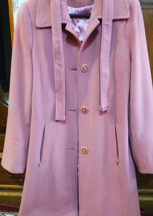 Розовое полупальто в хорошем состоянии очень тёплый