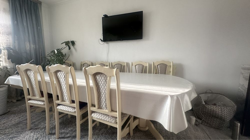 Стол для гостиной