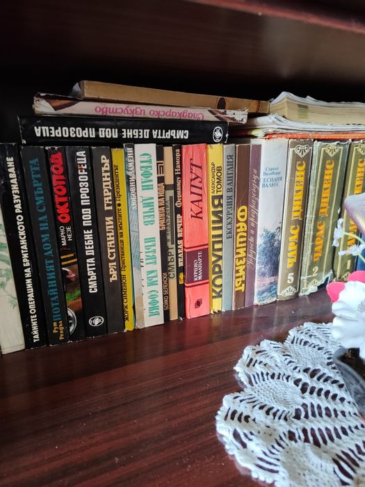 Продавам книги запазени