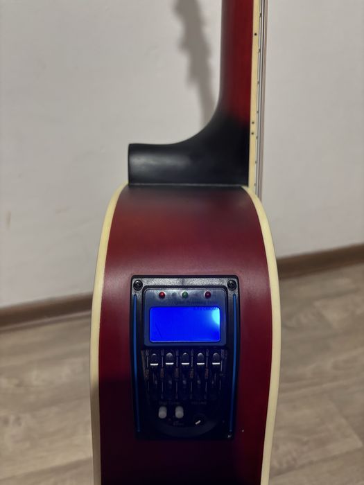 Гитара в хорошем состаянии электроакустически