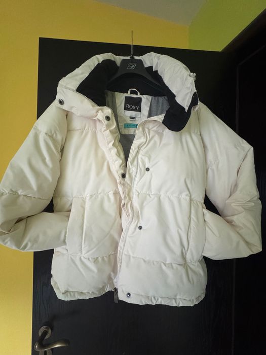 Дамски зимни якета: Nike с патешки пух и Roxy