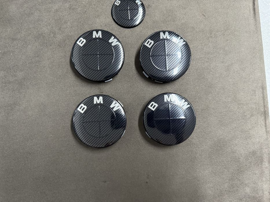 Set 7 embleme carbon BMW capota portbagat volan si jante