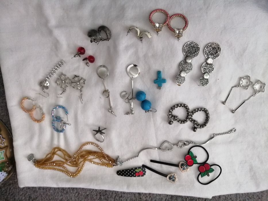 Бижута, обеци, гривни