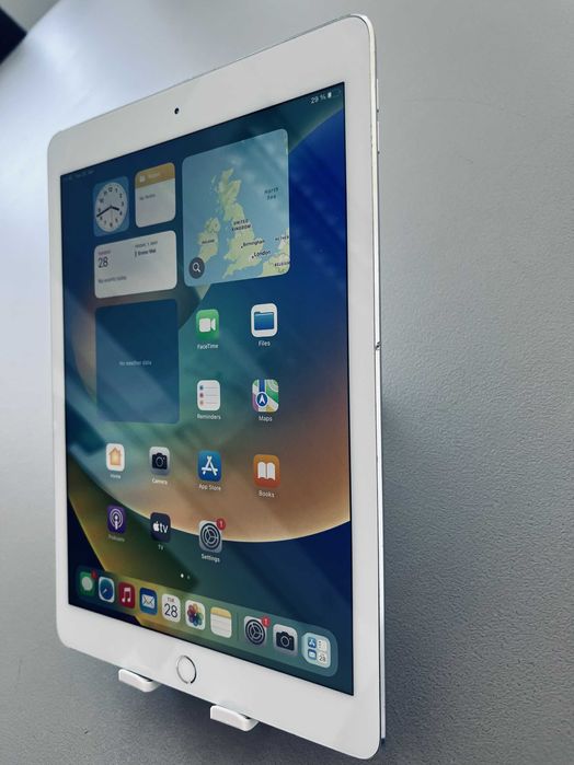 Apple iPad Pro 1Gen A1673 9.7' 128GB WiFi Silver