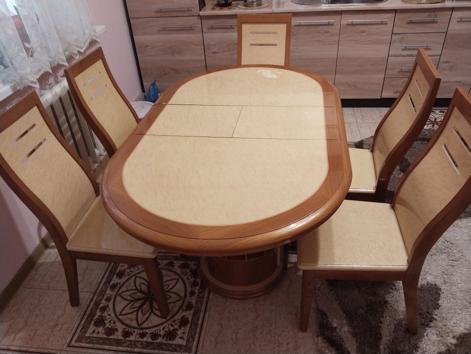 Кухненный стол со стульчиками