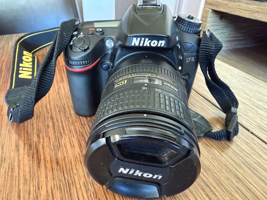 фотоапарат Nikon D7100 с обектив