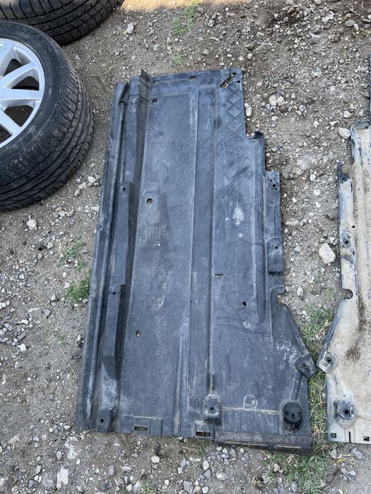 Кори под купето Audi A4 A5 Ауди А4 А5 лява дясна страна под мотор кора