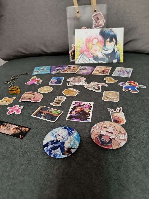 Значки, карточки, стикеры.