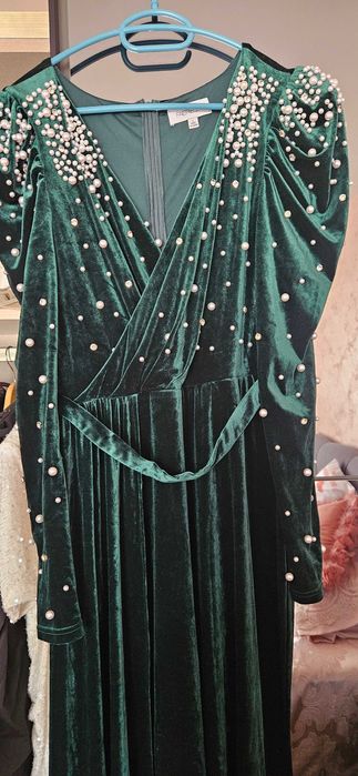 Официална зелена рокля с перли
