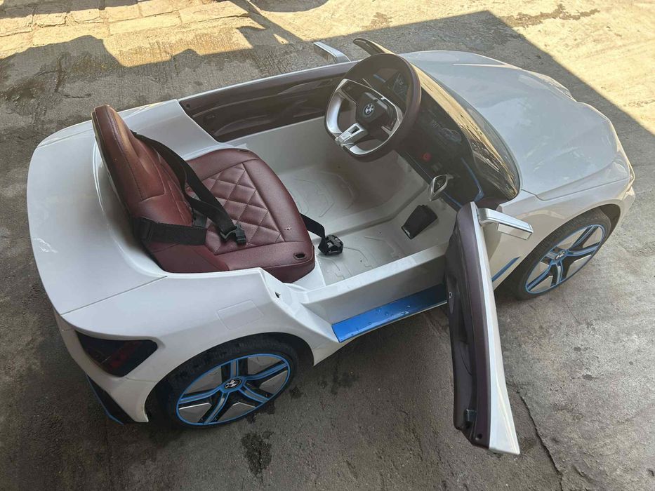 Masinuta electrica pt copii BMW i4