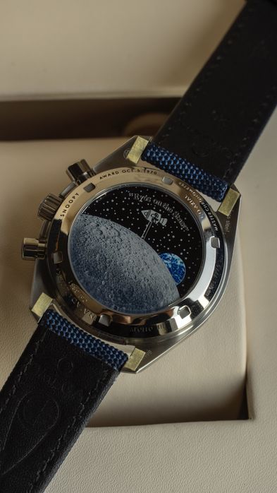 Наручные часы Omega Speedmaster “Silver Snoopy Award” 50th Anniversary