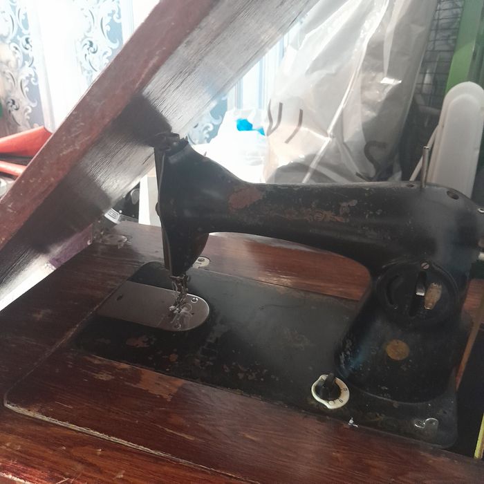 Тикув машина сотилади