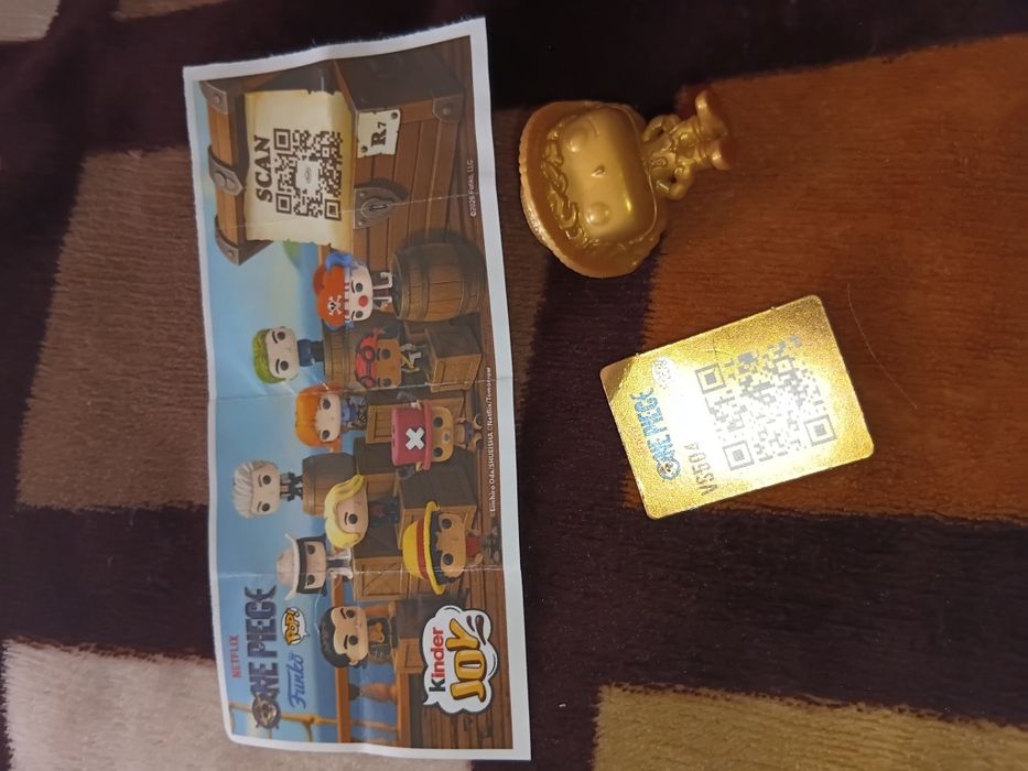 Kinder Joy One Piece — золотая фигурка Vinsmoke Sanji VS504 + карточка