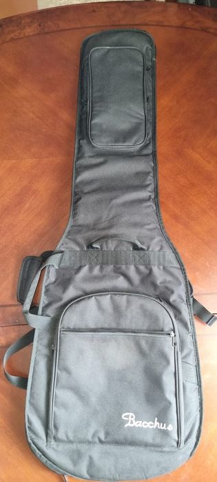 Продам бас-гитару Bacchus