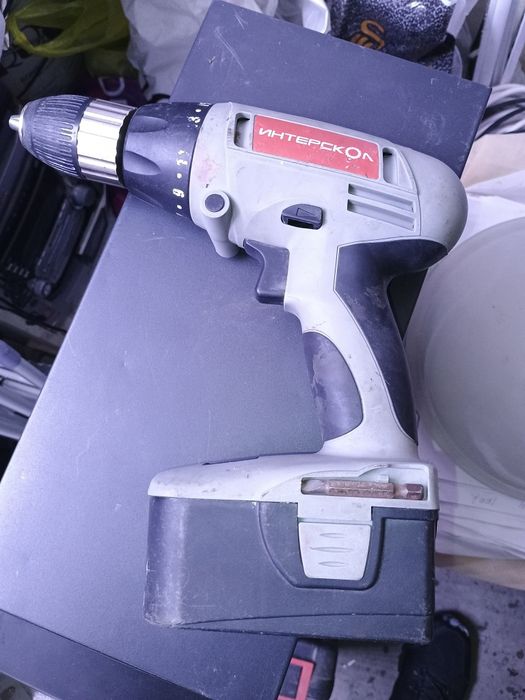 Шуруповерт Интерскол 18в.